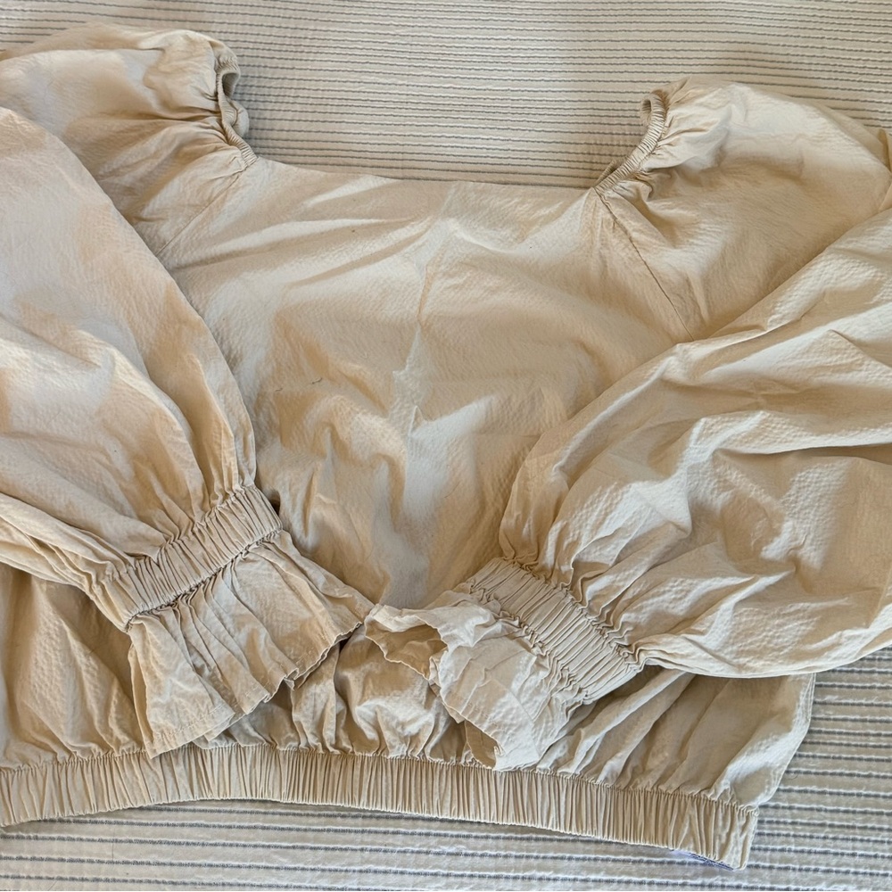 Women's Levi’s Cream Puff-Sleeve Crop Top
Sexy Country Vibes!!!